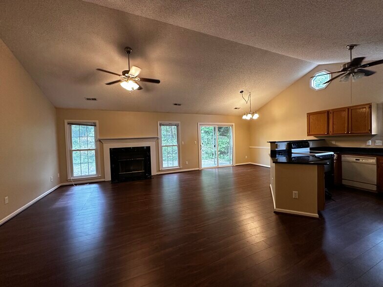 Building Photo - 115 Hyacinth Lane