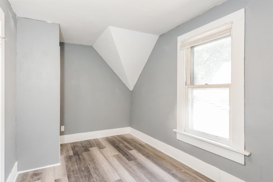 Building Photo - 2109 Claussen St