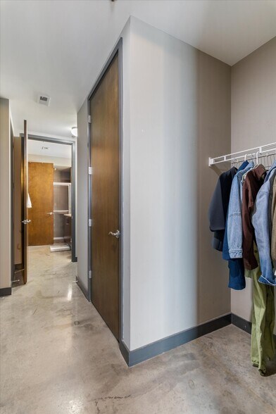 Building Photo - 1510 Demonbreun St