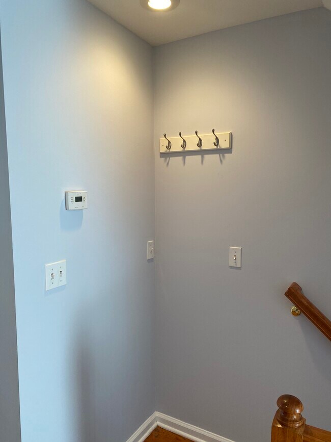 Building Photo - 654 Melvin Dr