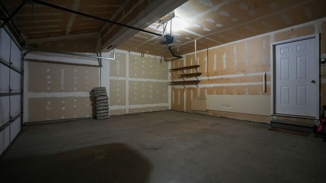 Building Photo - Westside Townhome