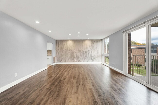 Building Photo - 2BD-2BTH HOME | NEWLY RENOVATED | BLOOMFIELD HILLS, MI