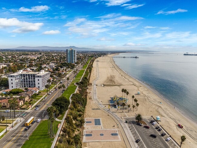 Building Photo - 35-35 Kennebec Ave