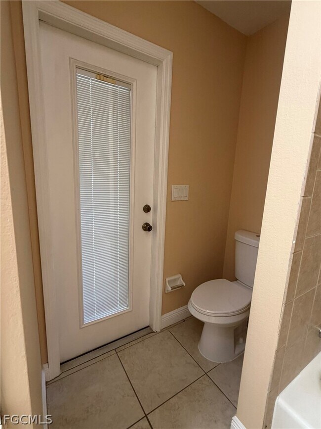 Building Photo - 2553 NW 21st Ave