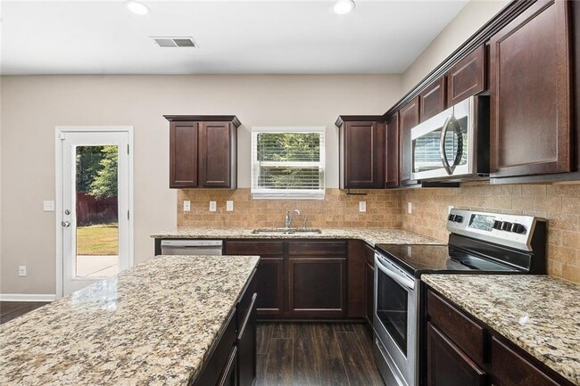 Building Photo - 462 Fredrick Dr