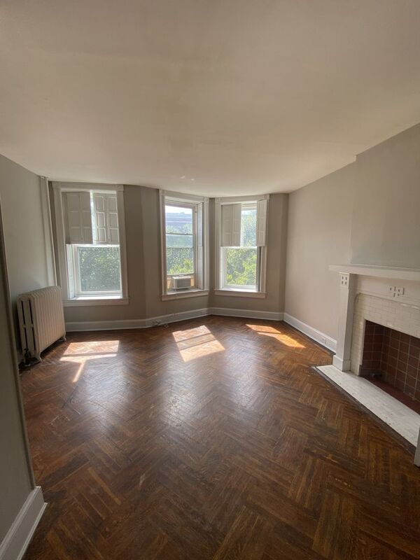 Building Photo - 3043 St Paul St