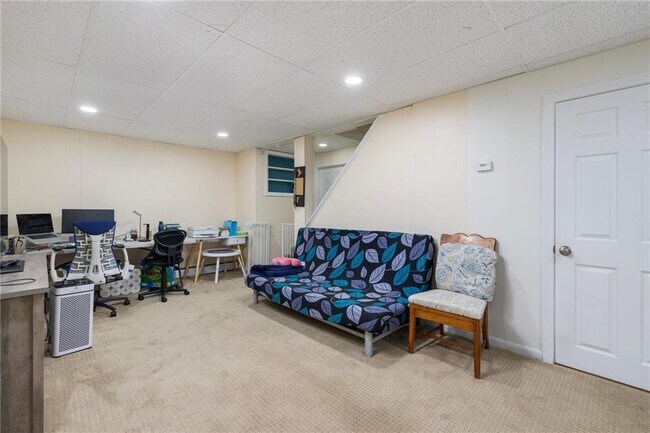 Building Photo - 61 School St