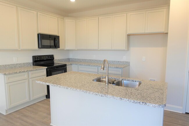 Building Photo - 2704 Millhone Dr