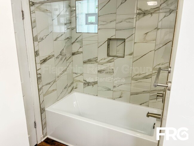 Building Photo - 435 Frank St