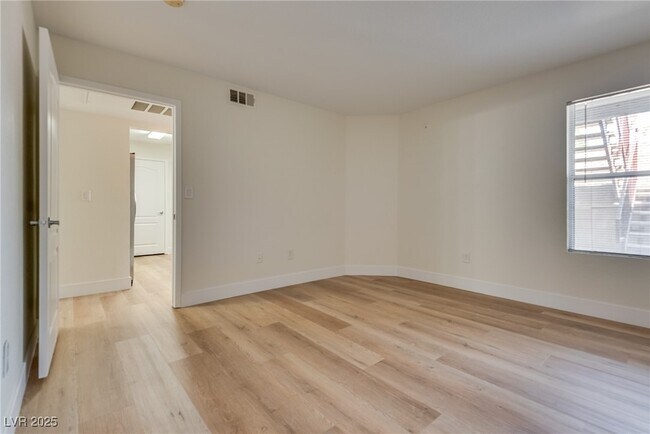 Building Photo - 5055 W Hacienda Ave