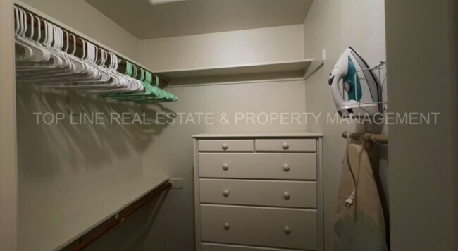 Building Photo - Fully Furnished Home with Pool – Prime Location in Visalia, CA