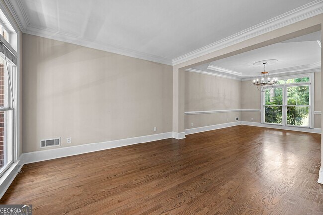 Building Photo - 340 Broadmoor Dr
