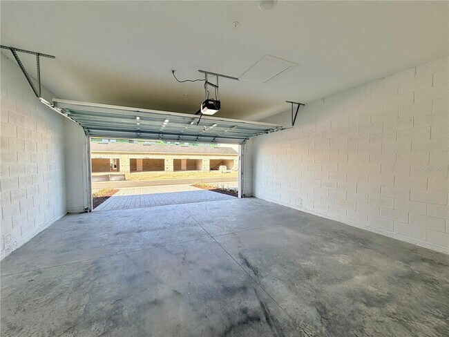 Building Photo - 1855 Pinecliff Dr