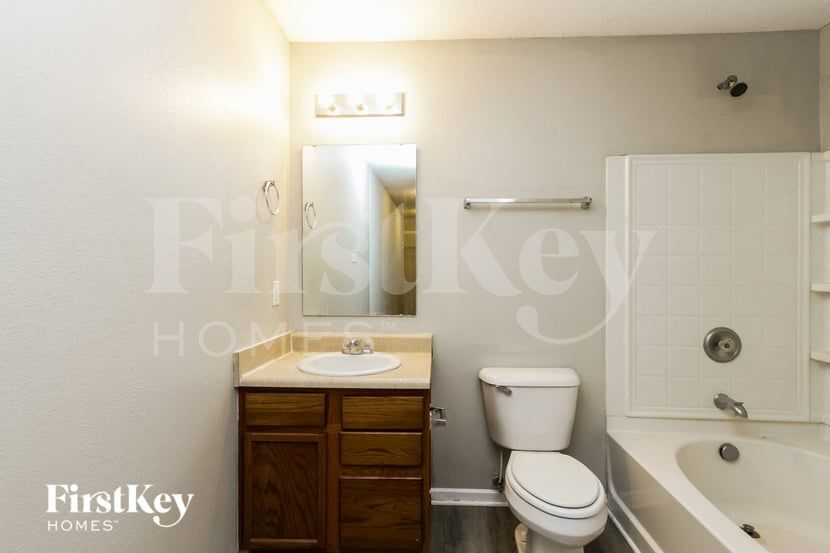 Building Photo - 11428 Cuyahoga Dr