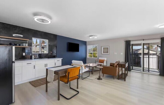 Building Photo - Furnished One Bedroom Cottage in Castro Valley