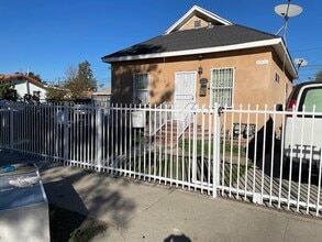 Building Photo - 1133 E 101st St