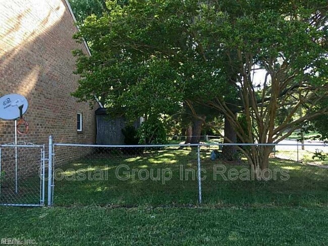 Building Photo - 800 St Denis Ct