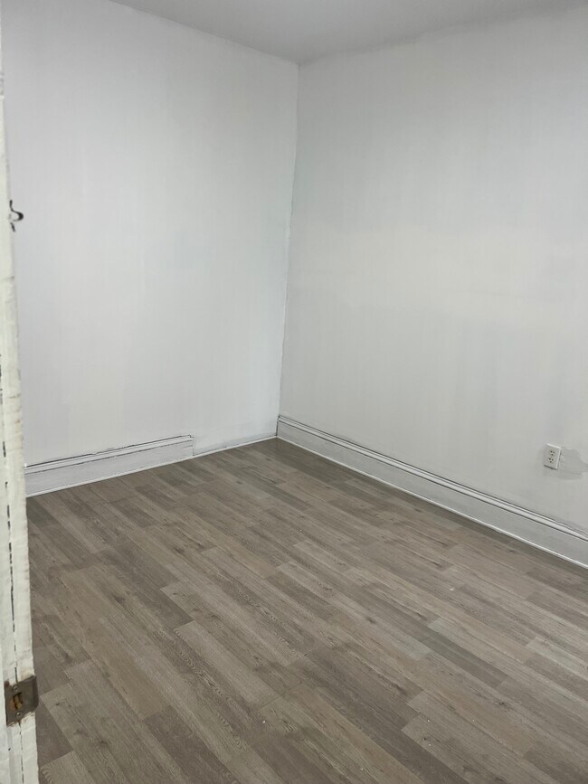 Building Photo - 309 E Mahanoy St