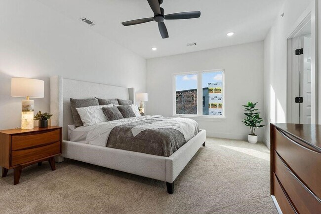 Building Photo - 4126 W Olive St