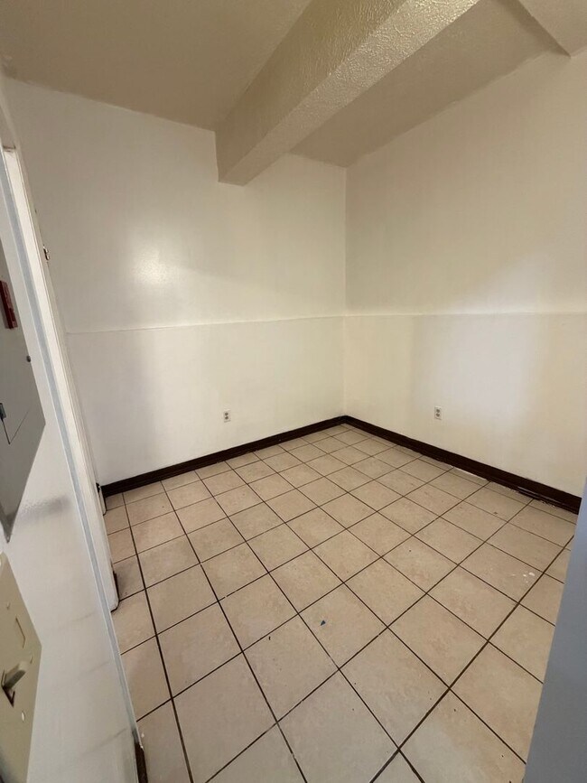 Building Photo - 1107 Langtry St
