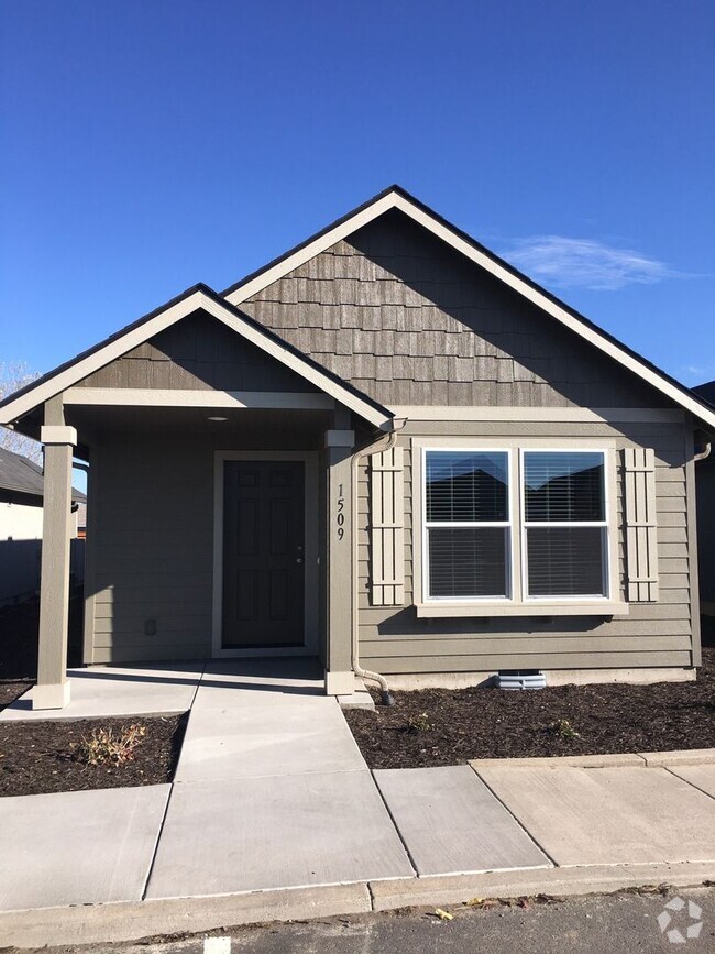 Building Photo - 3 Bedroom / 2 Bathroom Home in SW Redmond