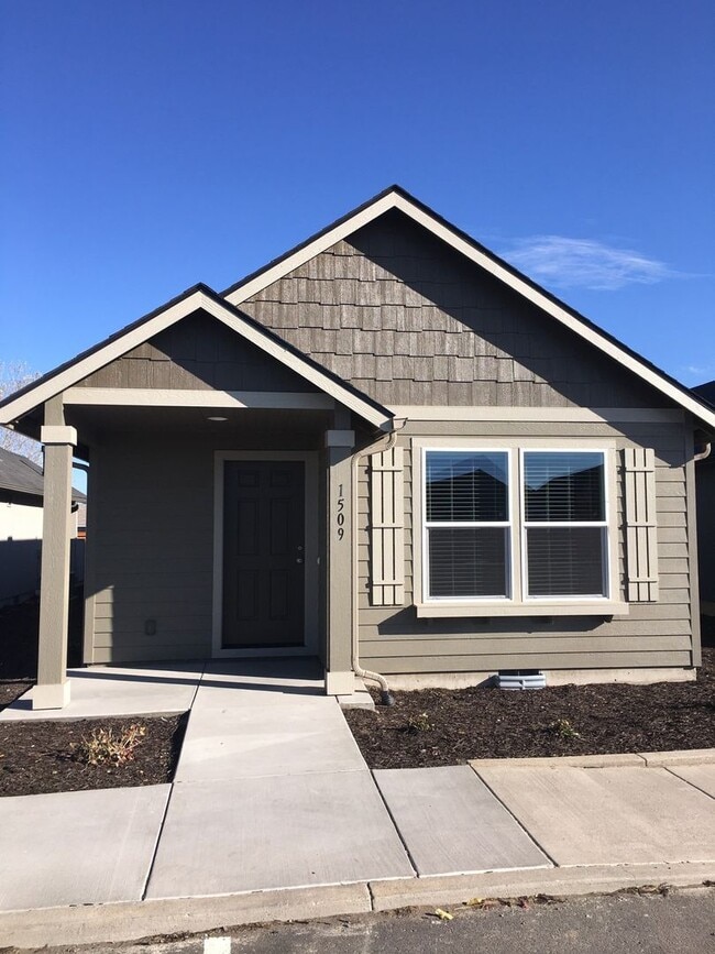 Primary Photo - 3 Bedroom / 2 Bathroom Home in SW Redmond