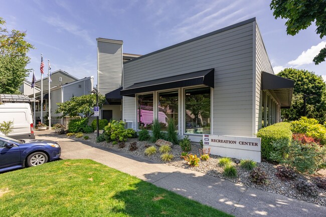 Building Photo - Columbia River View Condo - Hayden Island!