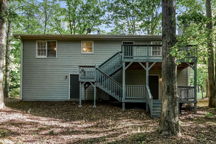 Building Photo - 1569 Cherry Hill Ln SW