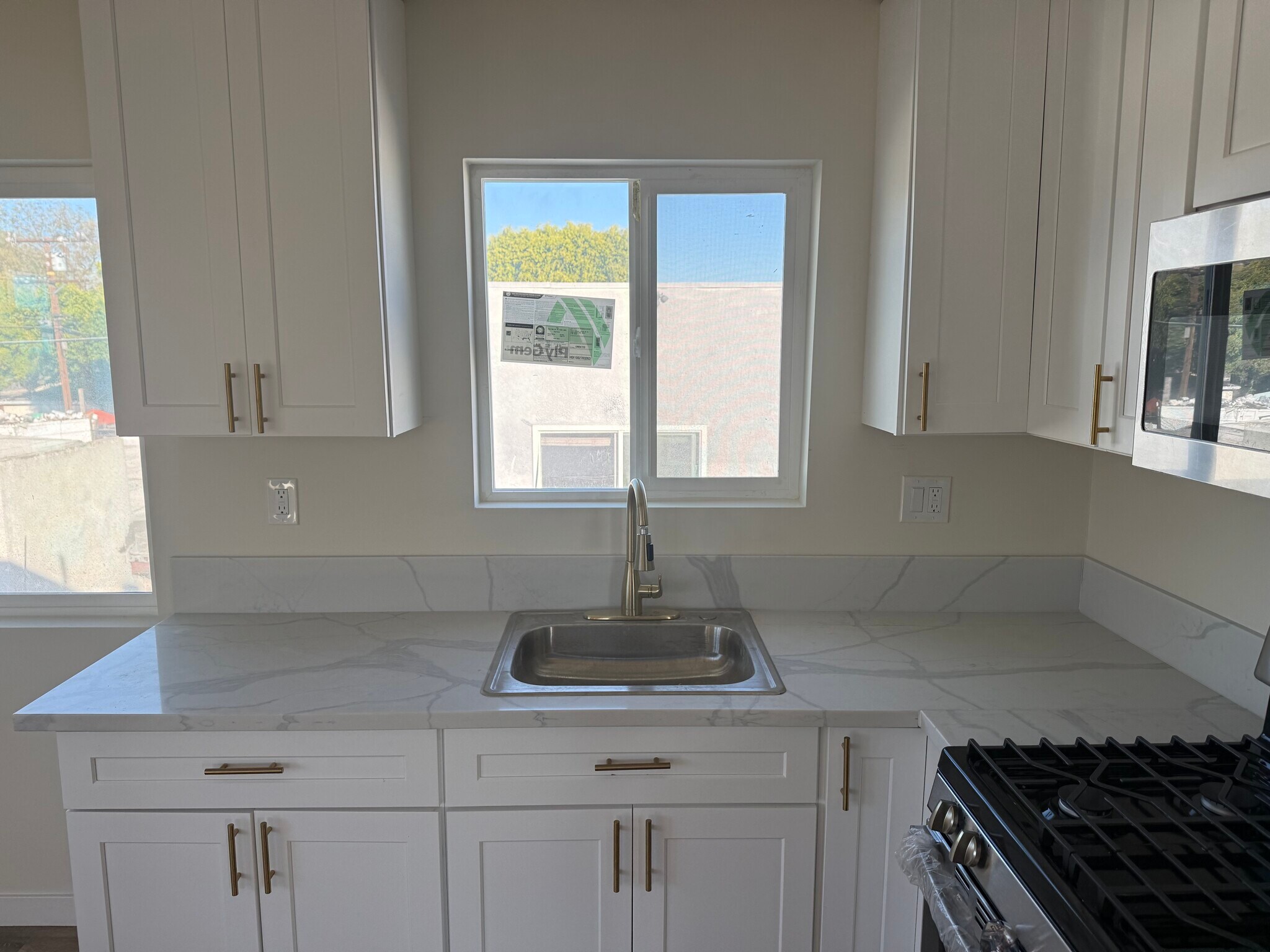 Building Photo - 1653 W 204th St