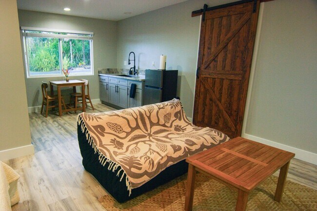 Building Photo - 3 Bedroom Unit in Keaau