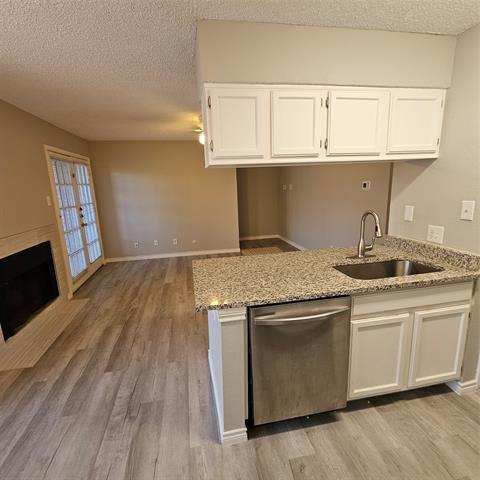 Building Photo - 5750 Phoenix Dr