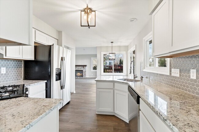 Building Photo - Updated Kenosha 3 Bedroom 2.5 Bath