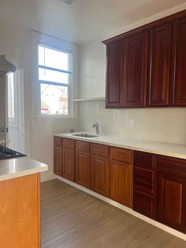 Building Photo - 3542