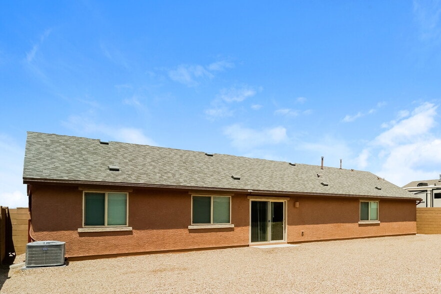 Building Photo - 7535 W Jeffrey Rd