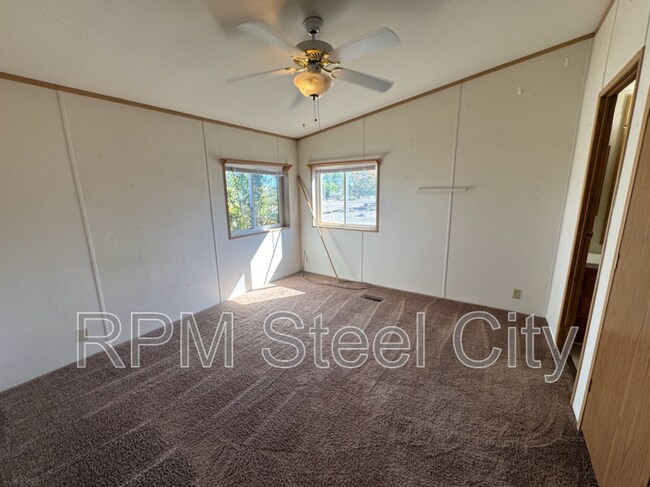 Building Photo - 957 S Saki Dr