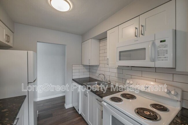 Building Photo - 205 6th Ave SW