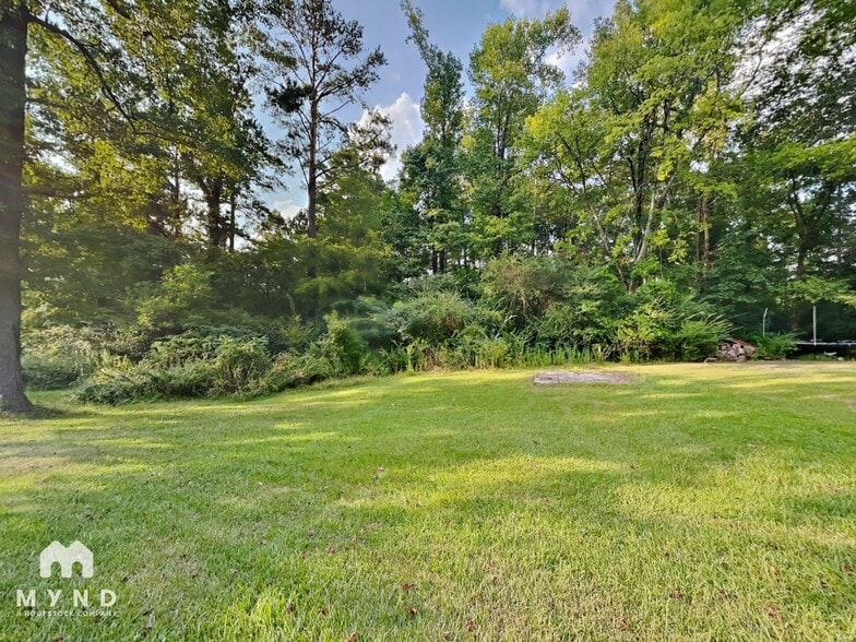 Building Photo - 2225 Lisa Ann Dr