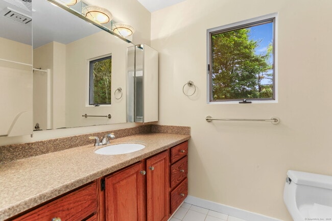 Building Photo - 90 Sasco Hill Terrace