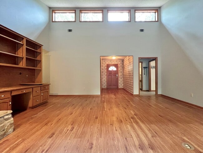 Building Photo - Fabulous house in Avondale on the East sid...