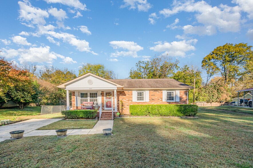 Primary Photo - 1808 Majestic Dr