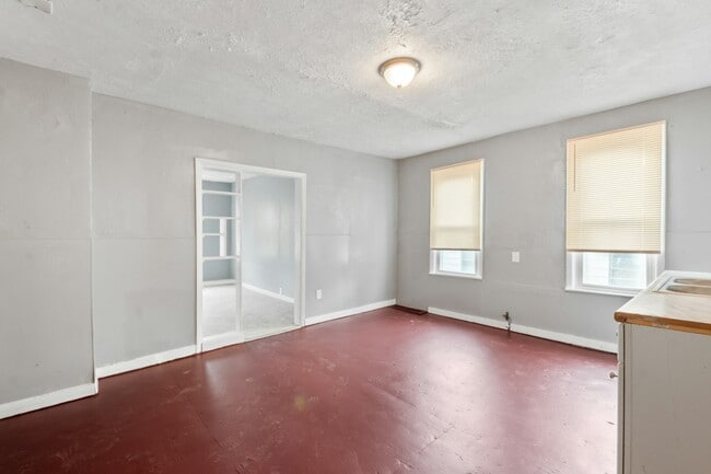 Building Photo - 1427 E 61st St