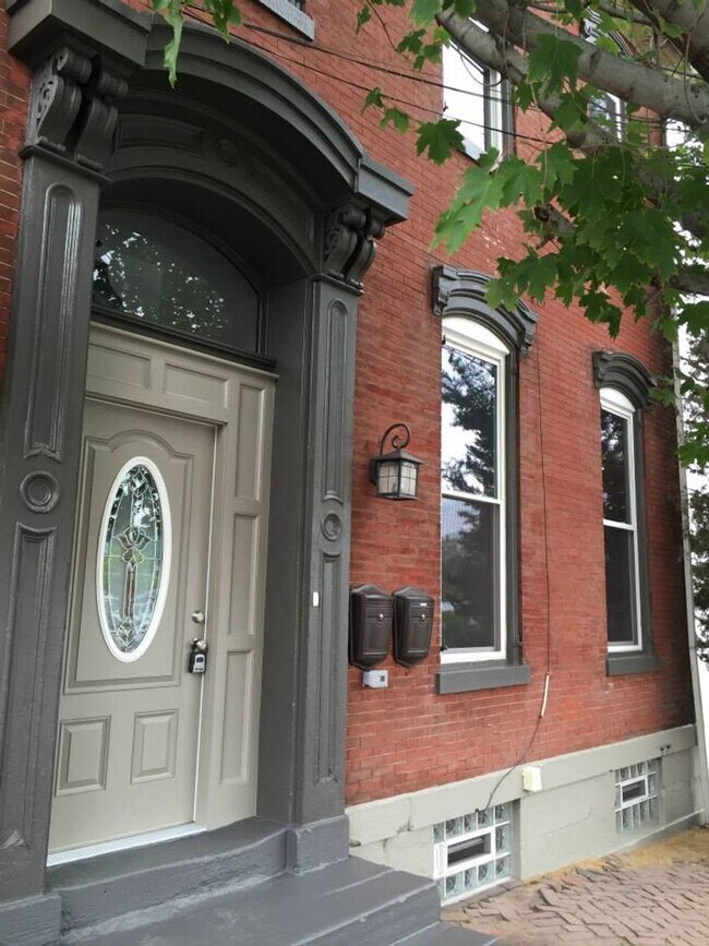 Building Photo - 16 S 13th St