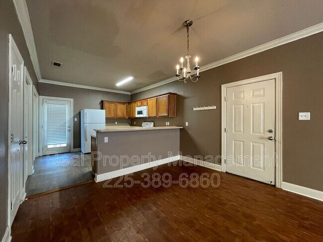 Building Photo - 31855 LA-16