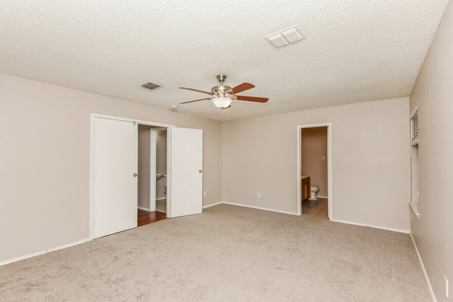 Building Photo - 10024 Chapel Rock Dr