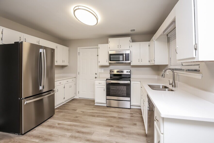 Building Photo - 3730 Rhoanoke Ct