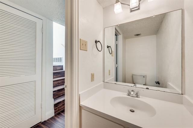 Building Photo - 3001 Helmet St