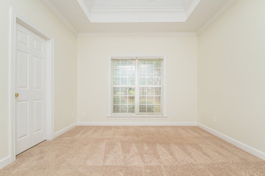 Building Photo - 1801 Devon Dr