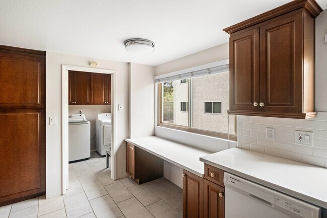 Building Photo - 11260 Overland Ave