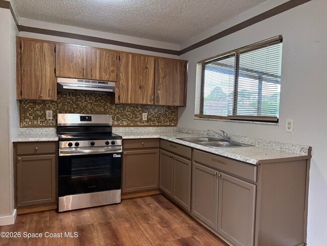 Building Photo - 1490 Van Buren Ave SE