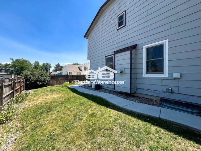 Building Photo - Available now! Stunning 4 Bed, 4 Bath Corner Lot in a Fantastic Area